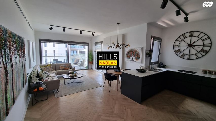 דירה, אריק איינשטיין, הרצליה ב', הרצליה