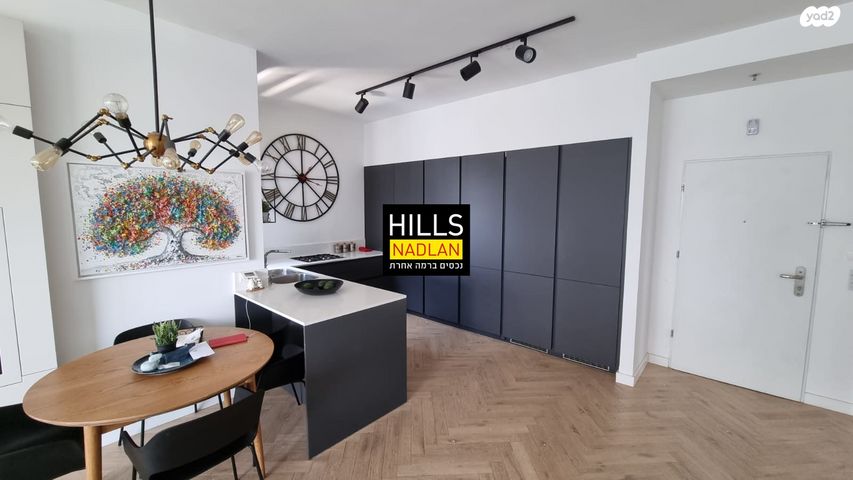 דירה, אריק איינשטיין, הרצליה ב', הרצליה