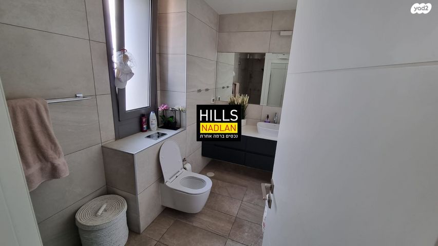 דירה, אריק איינשטיין, הרצליה ב', הרצליה