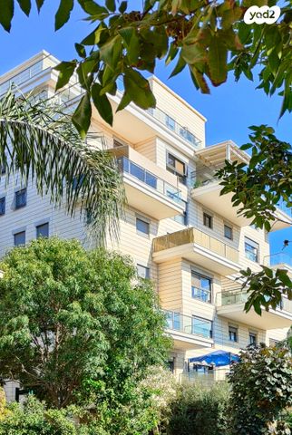 שדרות טום לנטוס 