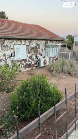 מגרשים, אפרים, גדרה