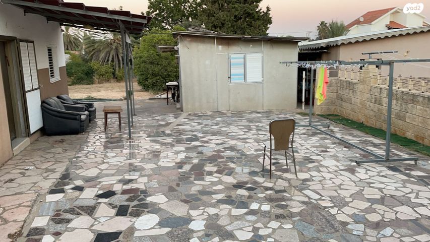 מגרשים, אפרים, גדרה