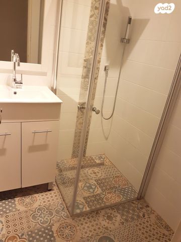 דירה, מעלה הגיבורים, בן דור, נשר