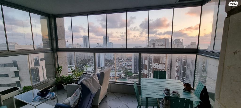 דירה, אריק לביא 1, עיר ימים, נתניה