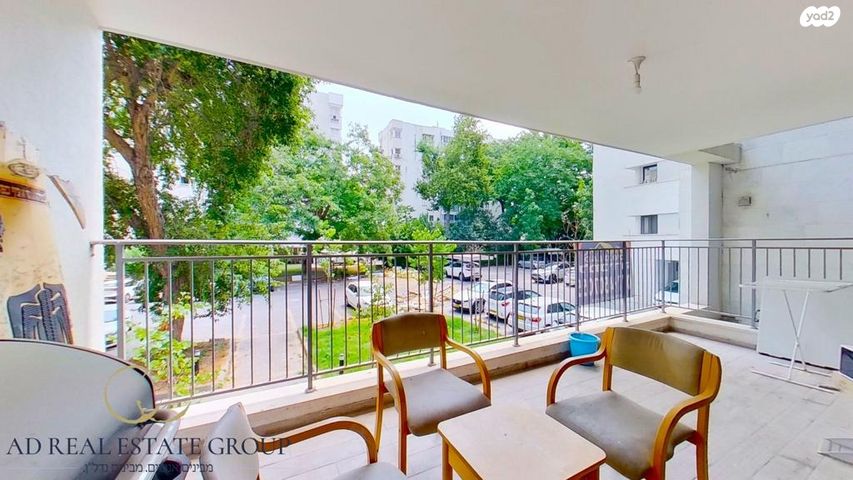 דירה, אנה פרנק, חרוזים, רמת גן