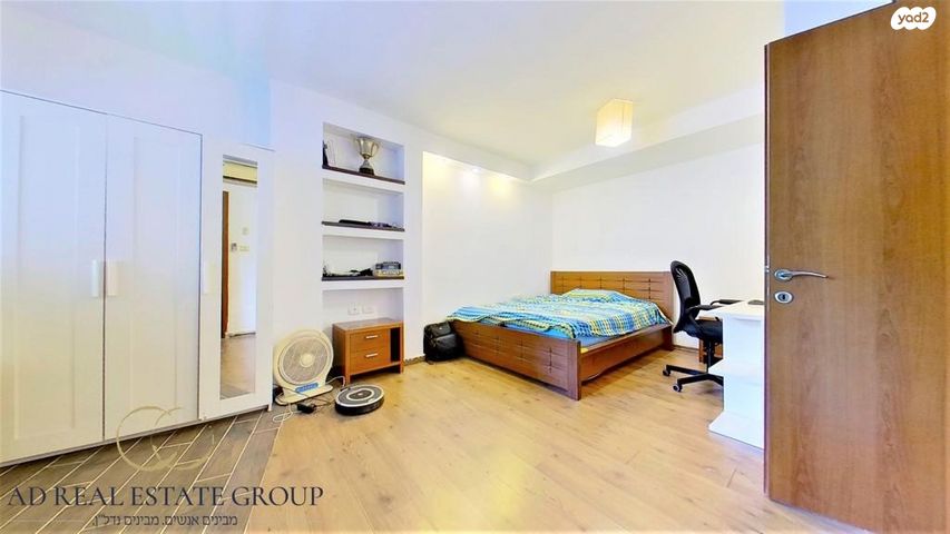 דירה, אנה פרנק, חרוזים, רמת גן