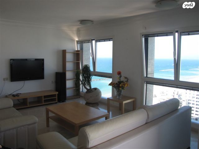 דירה, ניסים אלוני, צמרות איילון, פארק צמרת, תל אביב יפו