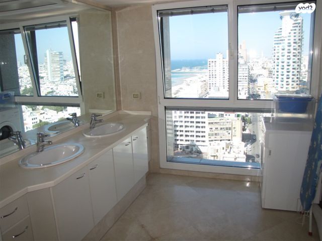 דירה, ניסים אלוני, צמרות איילון, פארק צמרת, תל אביב יפו