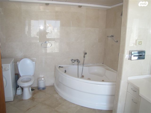 דירה, ניסים אלוני, צמרות איילון, פארק צמרת, תל אביב יפו