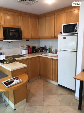 ניסים אלוני 