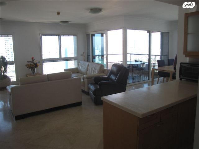 דירה, ניסים אלוני, צמרות איילון, פארק צמרת, תל אביב יפו