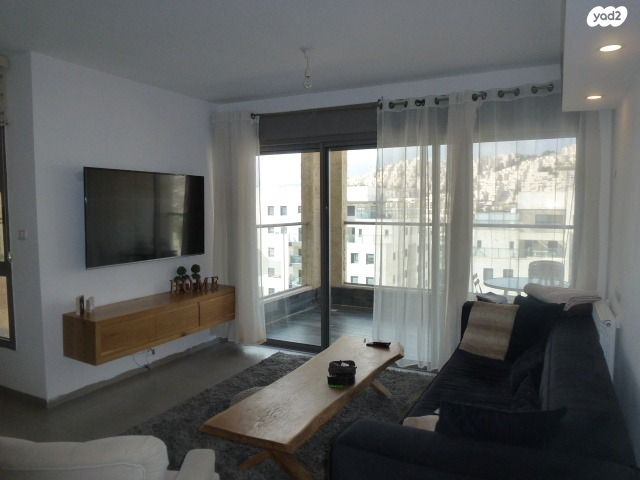 דירה, עמנואל זיסמן, חומת שמואל, הר חומה, ירושלים