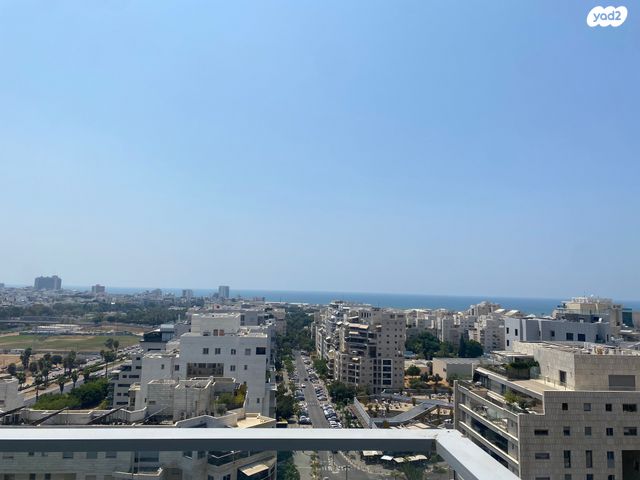 ניסים אלוני 