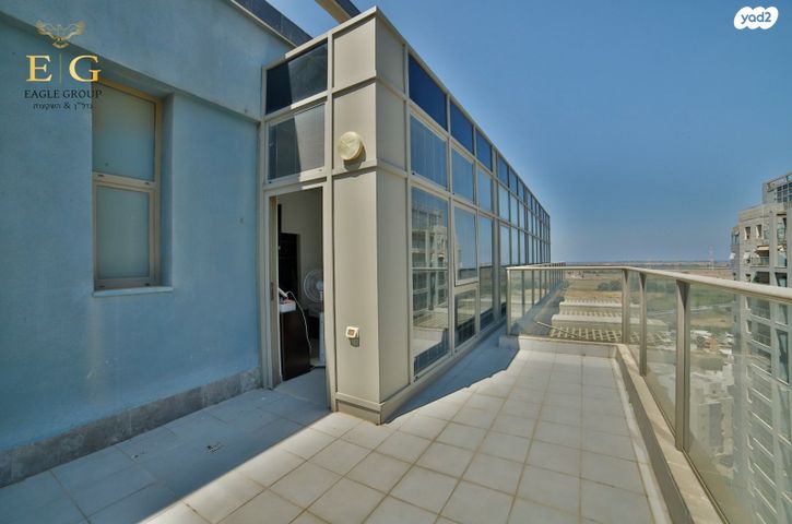 גג/ פנטהאוז, רחובות