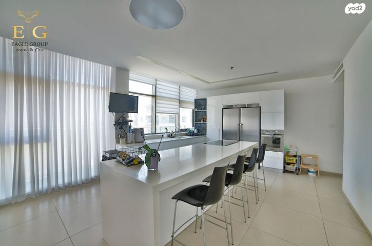 גג/ פנטהאוז, רחובות