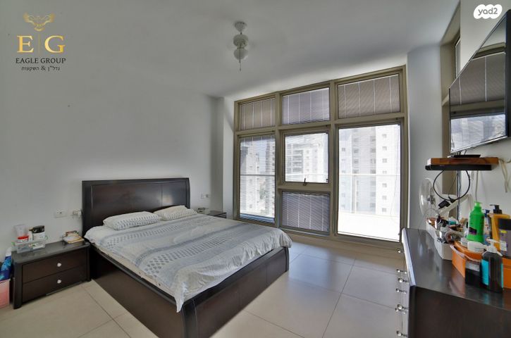 גג/ פנטהאוז, רחובות