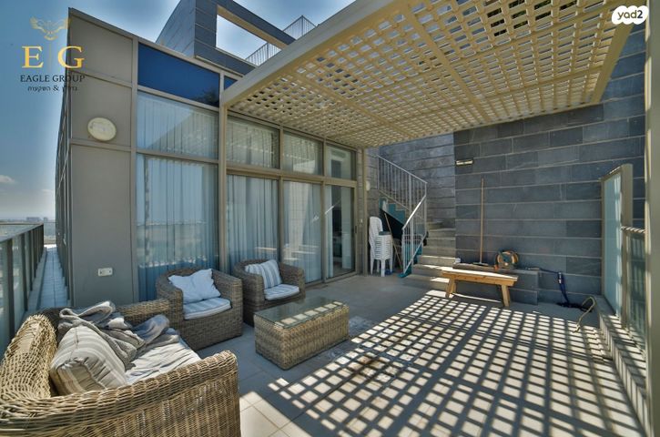 גג/ פנטהאוז, רחובות