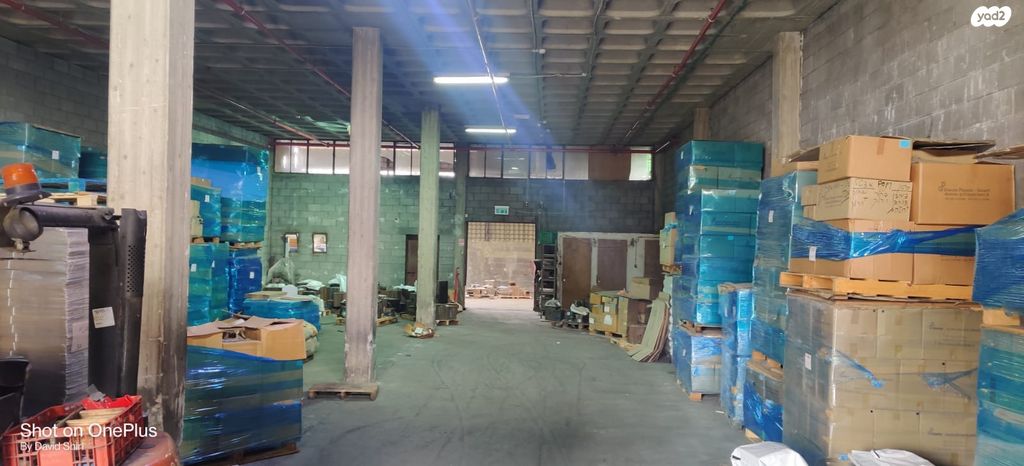 מחסנים, העבודה, אזור תעשיה ראש העין, ראש העין