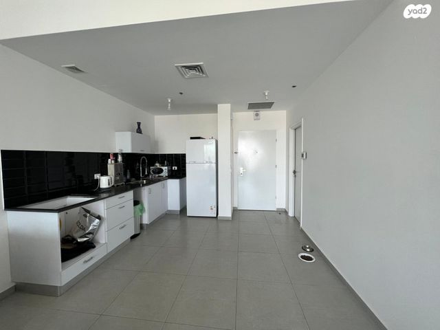 מונטיפיורי, הרכבת