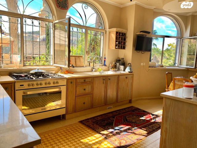 דירת גן, שביל הצוקים, עין כרם, ירושלים