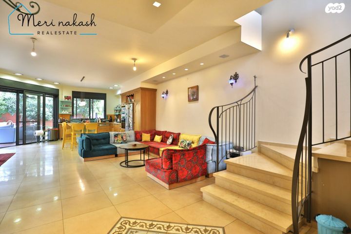 דו משפחתי, קדימה צורן