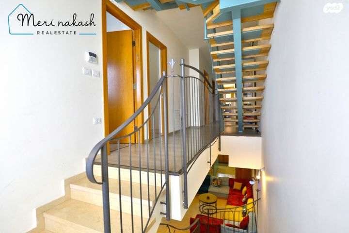 דו משפחתי, קדימה צורן