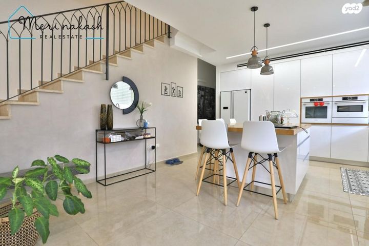 דו משפחתי, קדימה צורן