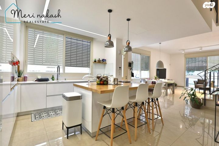 דו משפחתי, קדימה צורן