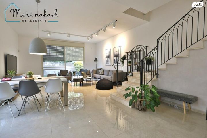 דו משפחתי, קדימה צורן