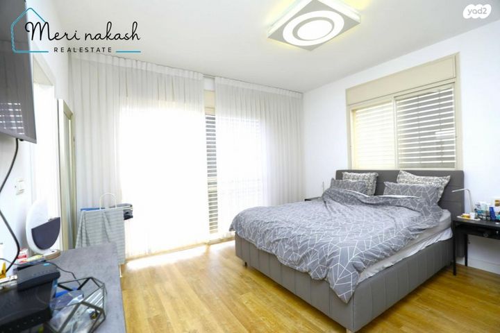 דו משפחתי, קדימה צורן