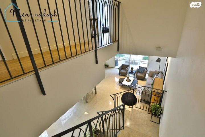 דו משפחתי, קדימה צורן