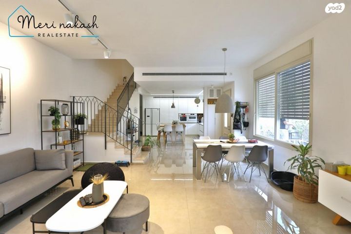 דו משפחתי, קדימה צורן