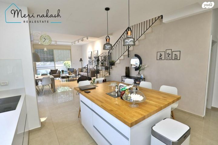 דו משפחתי, קדימה צורן