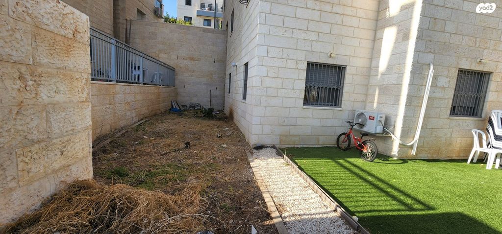 דירת גן, צור הדסה