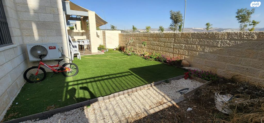 דירת גן, צור הדסה