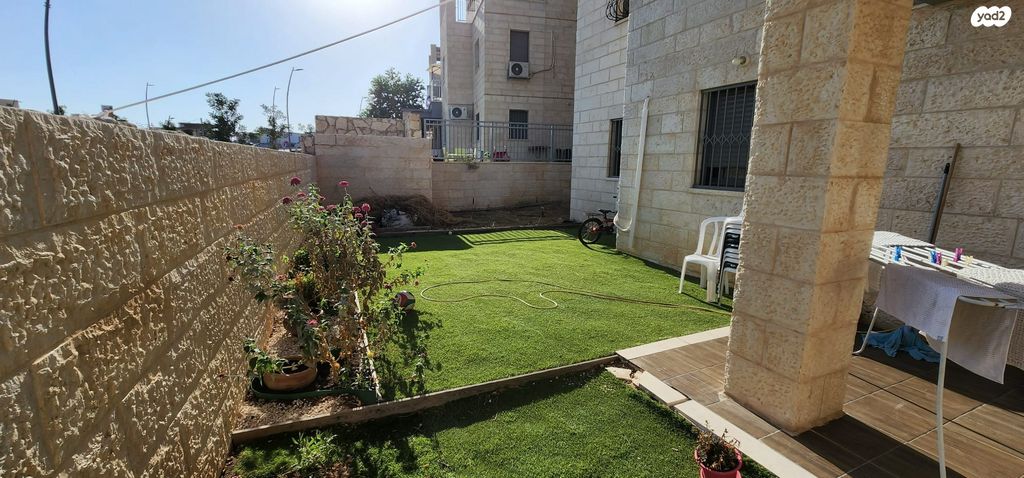 דירת גן, צור הדסה