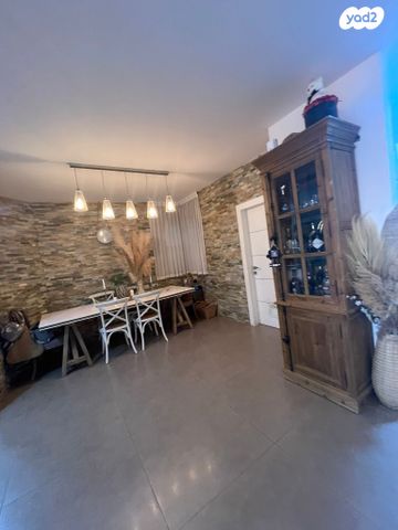 דירת גן, מעוף, ערד