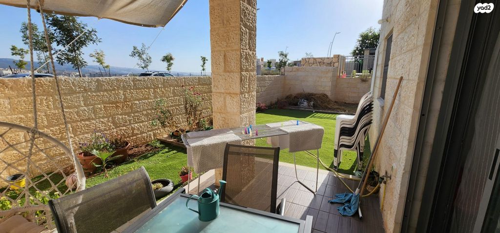 דירת גן, צור הדסה