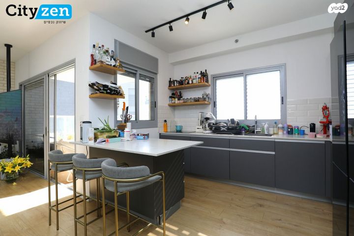 דירה, עוזי חיטמן, עיר ימים, נתניה