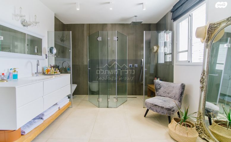 גג/ פנטהאוז, שמעון בן צבי, שטח 9, גבעתיים