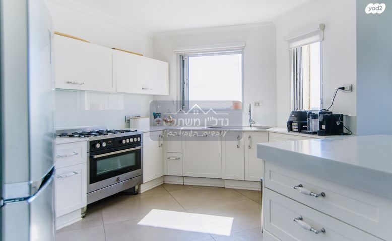 גג/ פנטהאוז, שמעון בן צבי, שטח 9, גבעתיים