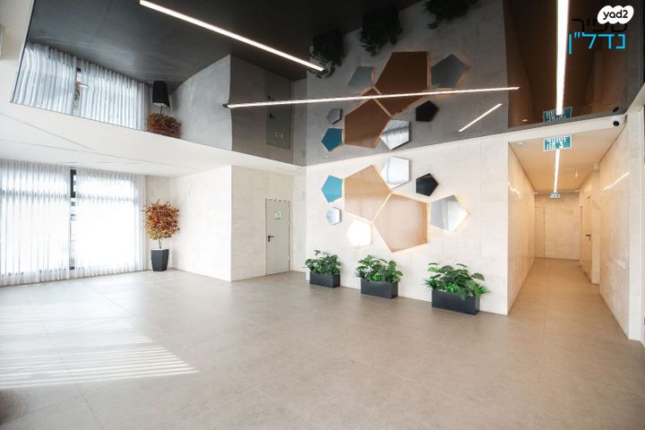 גג/ פנטהאוז, אור עקיבא