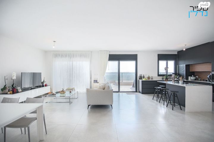 גג/ פנטהאוז, אור עקיבא