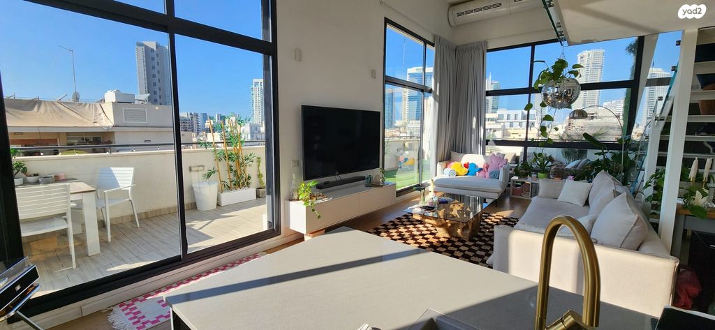 גג/ פנטהאוז, נחלת בנימין 133, פלורנטין, תל אביב יפו