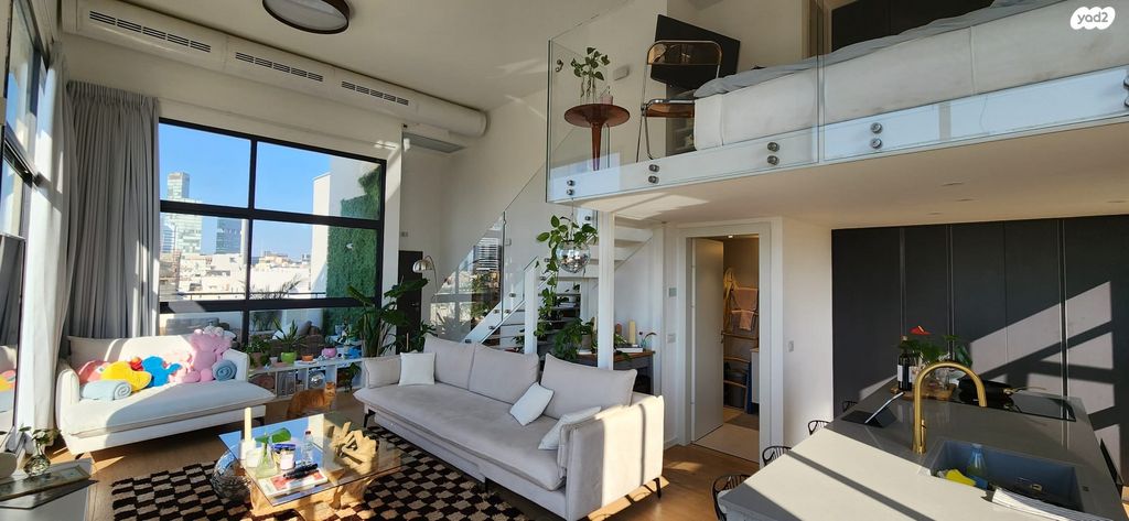 גג/ פנטהאוז, נחלת בנימין 133, פלורנטין, תל אביב יפו