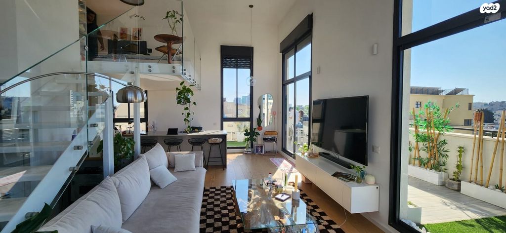 גג/ פנטהאוז, נחלת בנימין 133, פלורנטין, תל אביב יפו