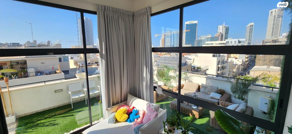 גג/ פנטהאוז, נחלת בנימין 133, פלורנטין, תל אביב יפו