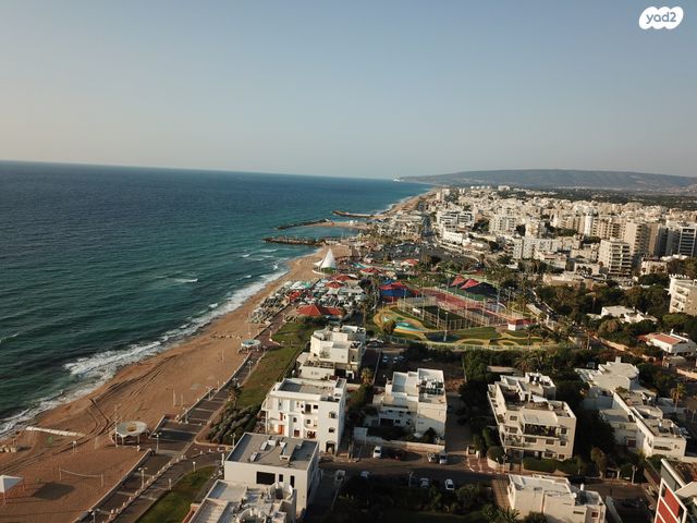 מגרשים