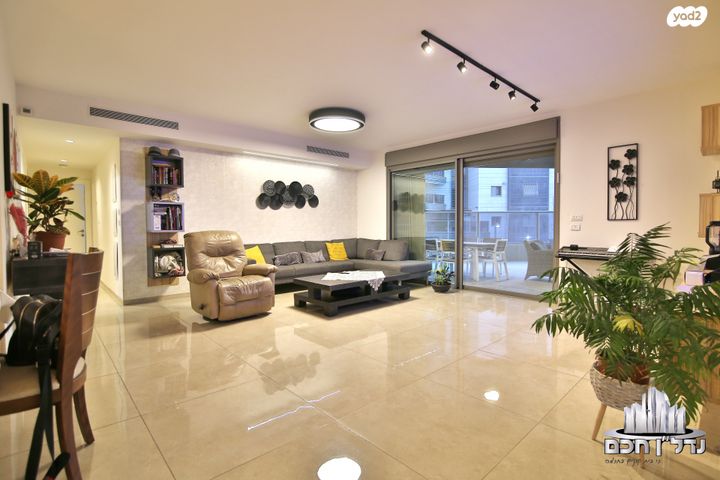 דירת גן, הברוש, נווה גנים, קרית מוצקין