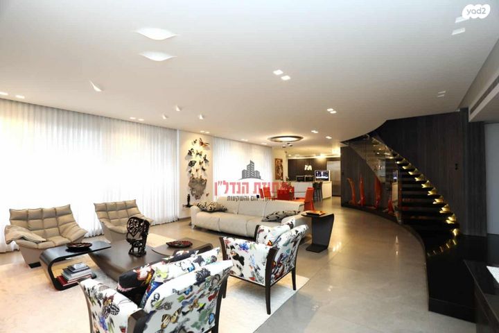 קרית הפרחים - 2005